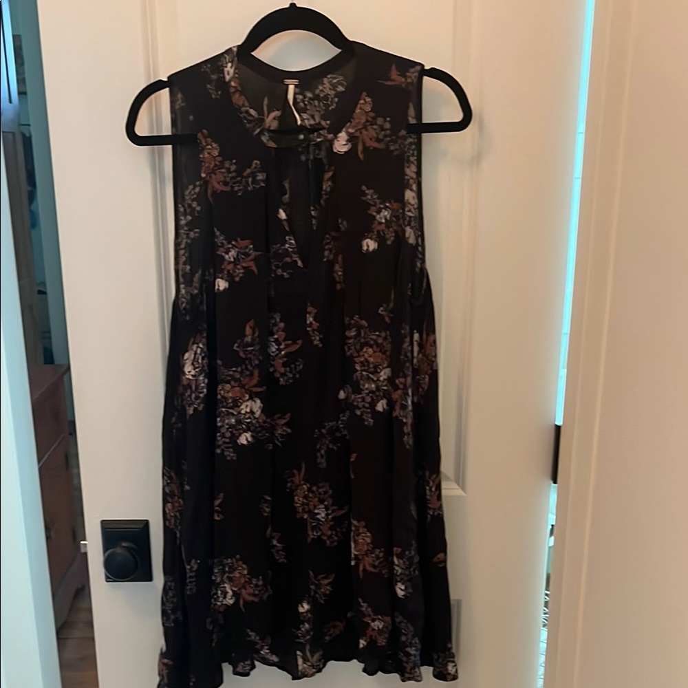 ❤️ 7 for 20 ❤️ Free People Black Floral Dress sz M